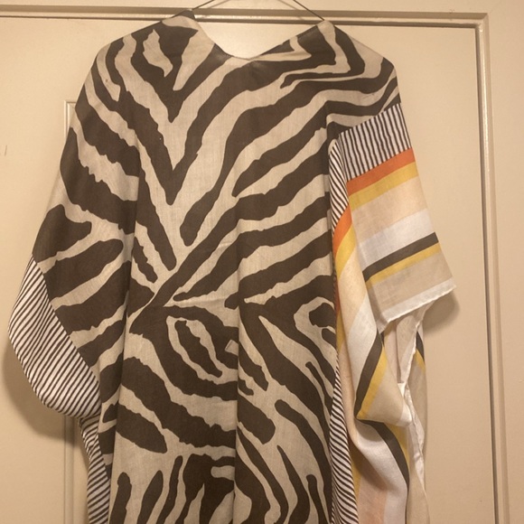 Beautiful brown and tan Zebra print tan and brown kimono!  Has side slits! - Picture 6 of 7